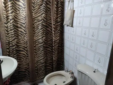 Casa  en Venta ubicado en Castelar, Morón, G.B.A. Zona Oeste - AMA0120_LP545189_8