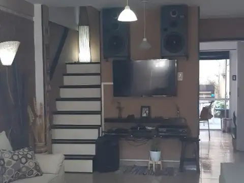 Casa 5 ambientes con 2 baños