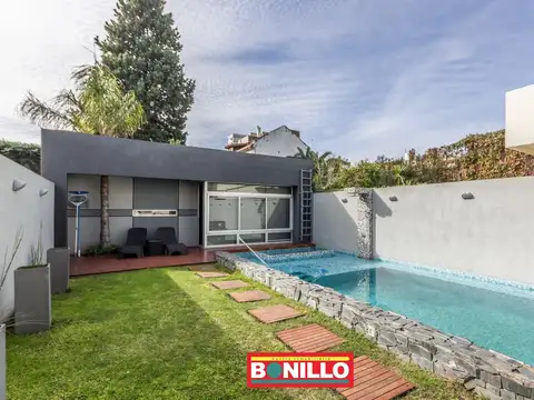 Casa 5 ambientes con 4 baños