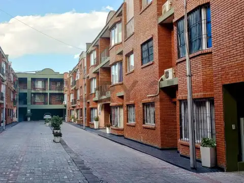 Carril Godoy Cruz 2000, Piso 0