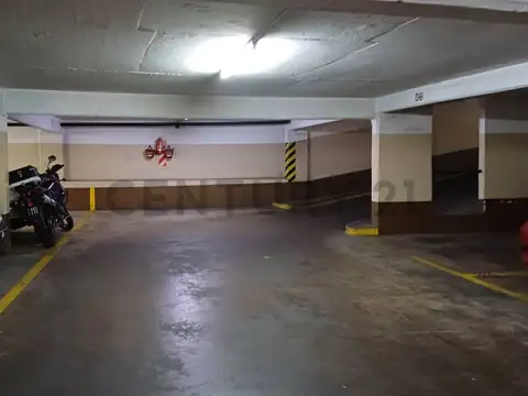 VENTA DE COCHERA FIJA EN ALMAGRO. EXCELENTE UBICACIÓN Y SEGURIDAD.