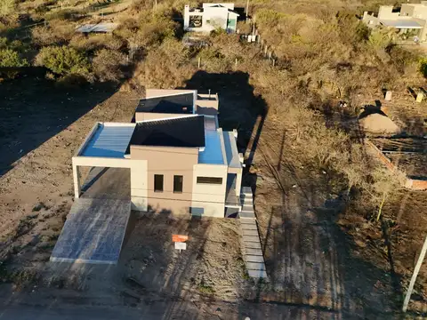 Casa 3 ambientes con 2 baños