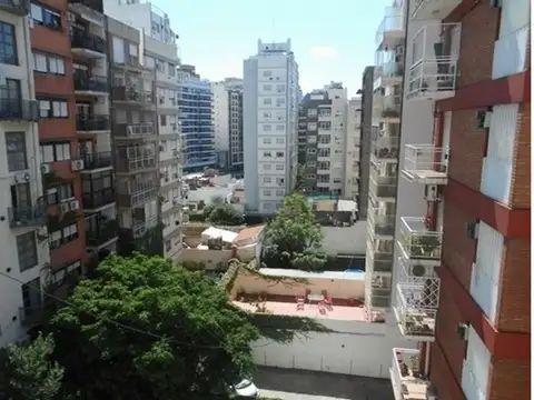 Luminoso Departamento de 3 Ambientes  en Virrey Aviles 2800