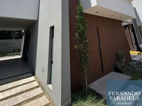 Casa en venta de 3 dormitorios en Parque Leloir