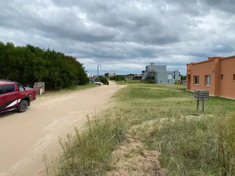 LOTE RESIDELCIAL EN COSTA ESMERALDA