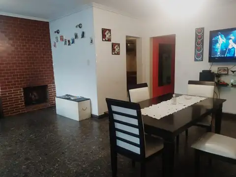 CASA 4 AMBIENTES CON GARAGE, PATIO Y TERRAZA X T/SUP. CON QUINCHO CON PARRILLA Y BAÑO