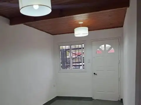Casa 4 ambientes con 1 baño