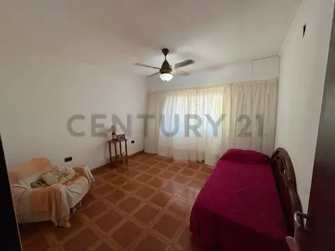 Venta Casa 2 dormitorios, cómodin más casa de huéspedes. Rosario