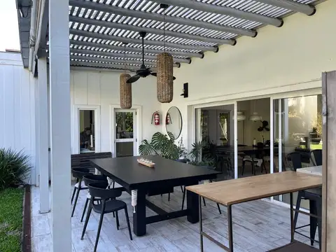 Casa en Alquiler Temporal con 2 cocheras