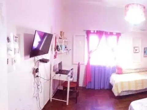 Casa 3 ambientes con entrada de auto.