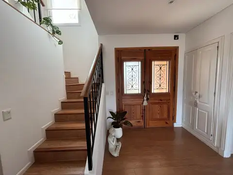 Casa en Venta en El Canton, USD 379.000