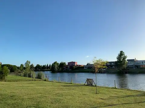 ACCESO A EL CANTON 100