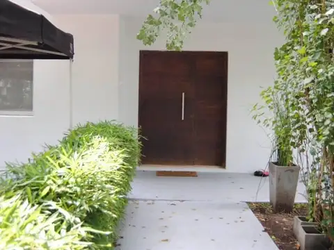 Casa en Venta en La Peregrina, USD 370.000