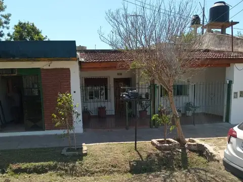 CASA CON LOCAL EN JOSE C PAZ