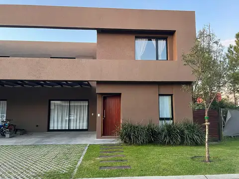 Casa en Countries/B. Cerrado (Funes)