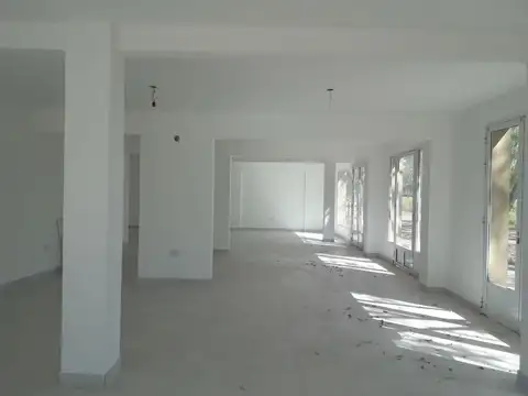 Venta local en Funes - Ruta 9 - Ingreso Country Club Profesional