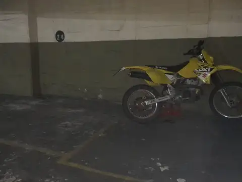 Cochera Fija Cubierta en Venta - 13 m² - Abasto