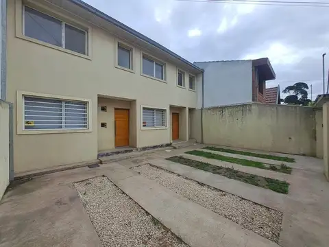 PH 4 AMBIENTES EN ALQUILER CON COCHERA Y PATIO