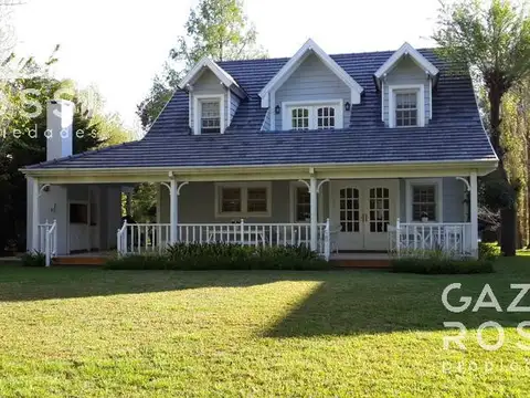 Excelente casa con un estilo encantador, desarrollada en lote de 833 m2, en el Barrio St. Thomas Sur