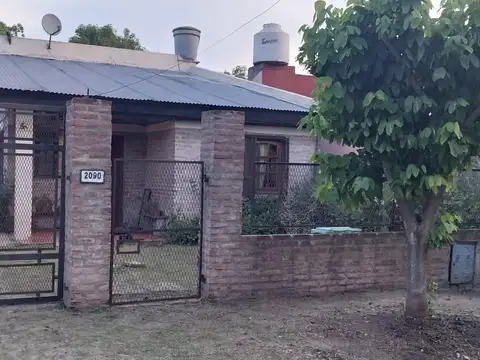 VENTA CASA 4 AMBIENTES PATIO COCHERA APTO CREDITO FRANCISCO ALVAREZ