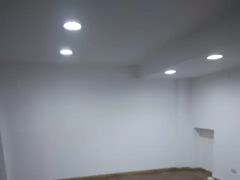 EXCELENTES OFICINAS CON VISTA A PLAZA E. COSTA