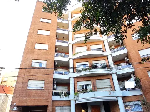 DEPTO 3 AMBIENTES AL FRENTE CON BALCÓN.