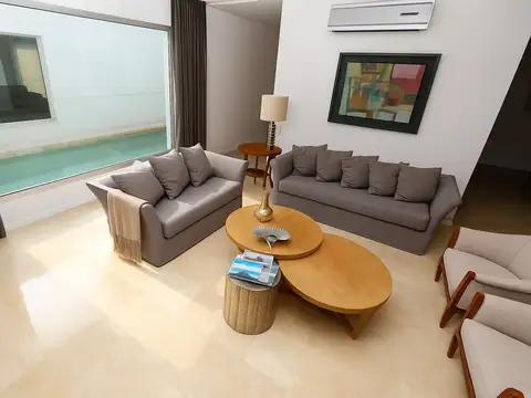 Casa en Venta con 5 cocheras