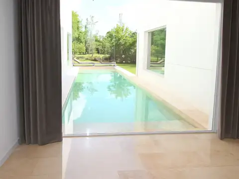 Casa 8 ambientes con 5 baños