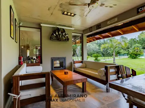 Casa en Venta con 1 cochera