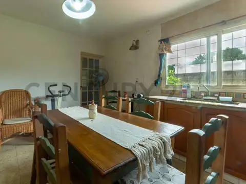 Av. Francia 2400, Piso 0