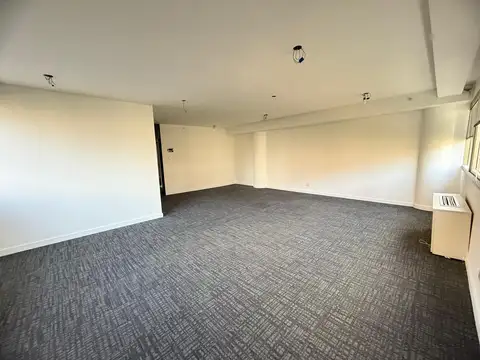 Oficina en Alquiler con 2 cocheras