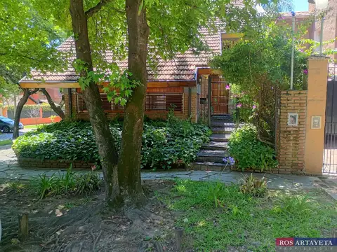 Casa en venta c/ cochera en Santa Rita