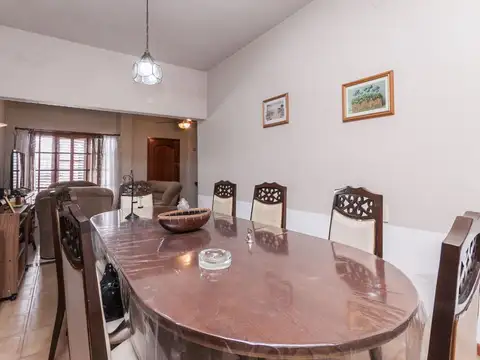 Casa en Venta con 8 cocheras