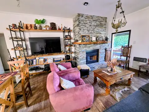 Casa en Alquiler con 2 cocheras