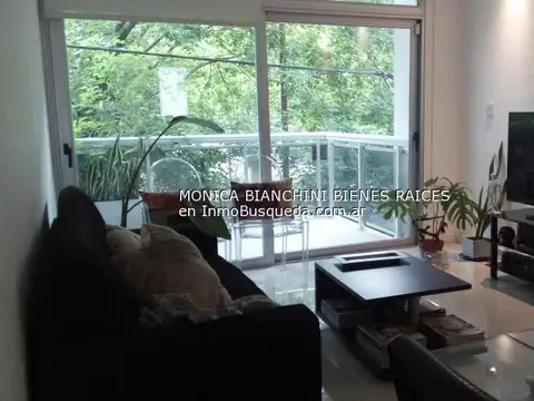 Frente Pza Malvinas. Semipiso con cochera.