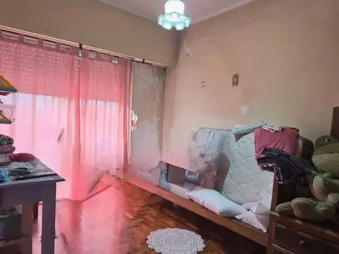 Depto. 4 Amb, c/coch, patio, balcon. Excel. ubicac