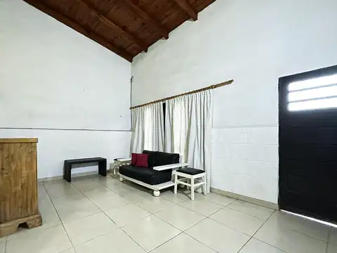 VENTA - Casa 2 dormitorios en Villa Gobernador Galvez