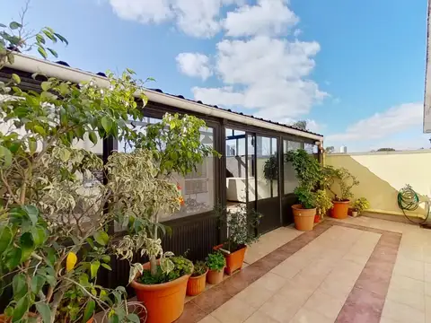 Casa 6 ambientes con 2 baños