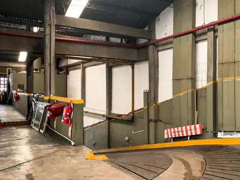 COCHERA CUBIERTA FIJA - VENTA - INGRESO POR RAMPA - BELGRANO