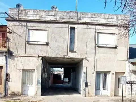 Zeballos 1731 Galpón/Cocheras/Departamento/Casa