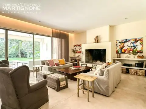 Casa en Venta con 6 cocheras