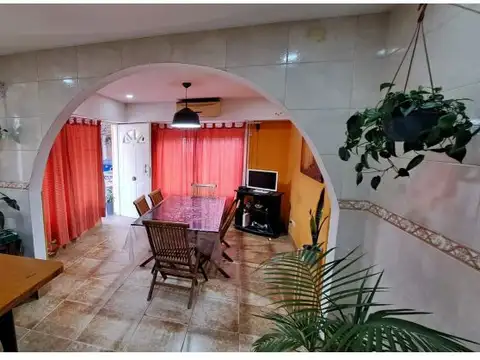 Depto Tipo Casa 7 ambientes con 2 baños