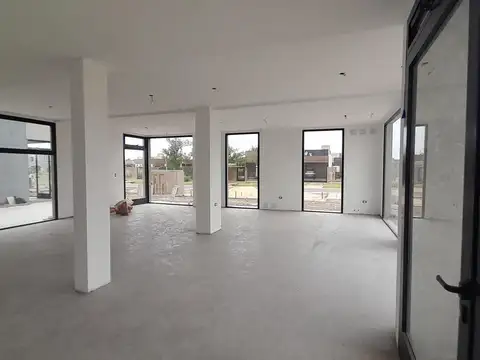 Local en Alquiler en Funes, $ 2.200.000