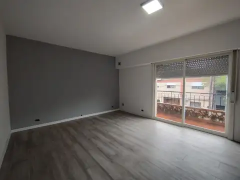 VENTA PH 4 Ambientes en Munro - REFACCIONADO!