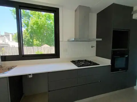 Casa en Venta con 4 cocheras