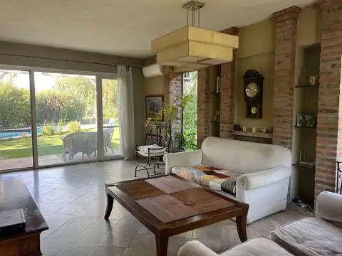 Casa 4 ambientes con 4 baños