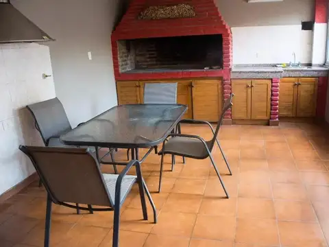 Casa 5 ambientes con 3 baños