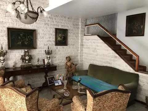 Muy cómodo dúplex en Florida con cochera y jardin