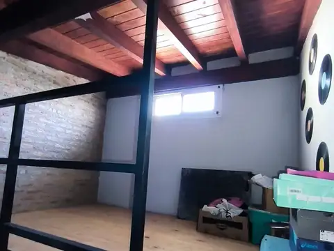 Casa 6 ambientes con 2 baños