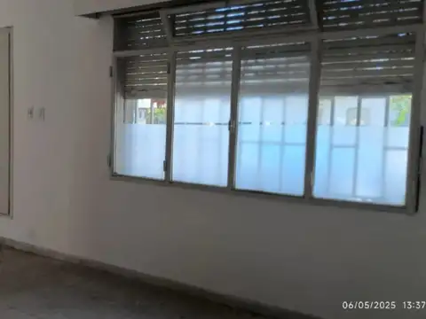 VENTA AVELLANEDA 1500 CASA AL FRENTE PLANTA BAJA UN DORMITORIO PATIO